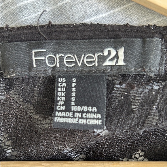 Forever 21 Black Textured Short Sleeve shimmery lace Top - Picture 5 of 8